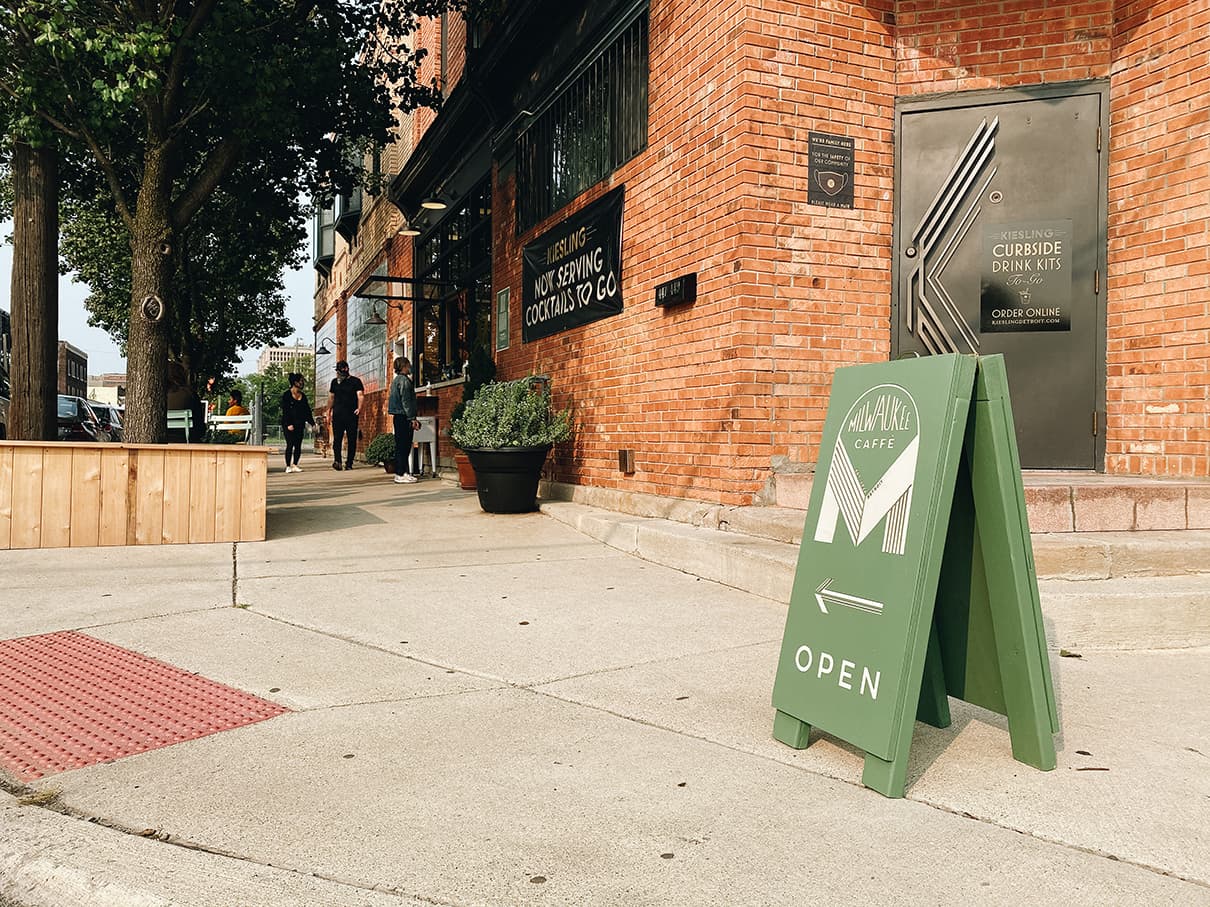 Milwaukee-Caffè-Street-Sign-Citizen